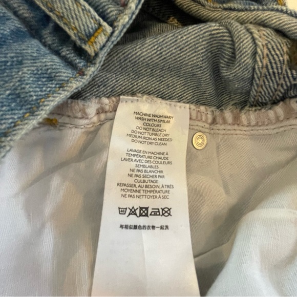 Urban Outfitters Mom high rise jeans, size 26 waist. - Picture 3 of 7